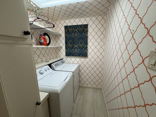 Building Photo - Very Nice 4 Bedroom 2.5 Bathroom Home in N...