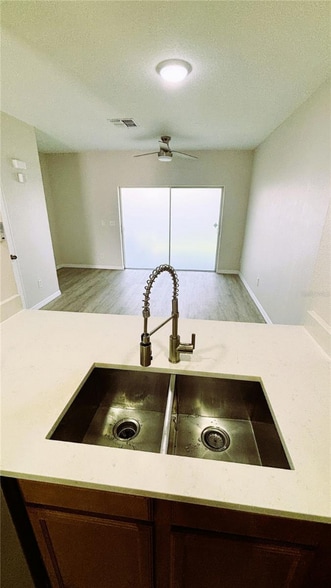 Building Photo - 10914 Savannah Wood Ct