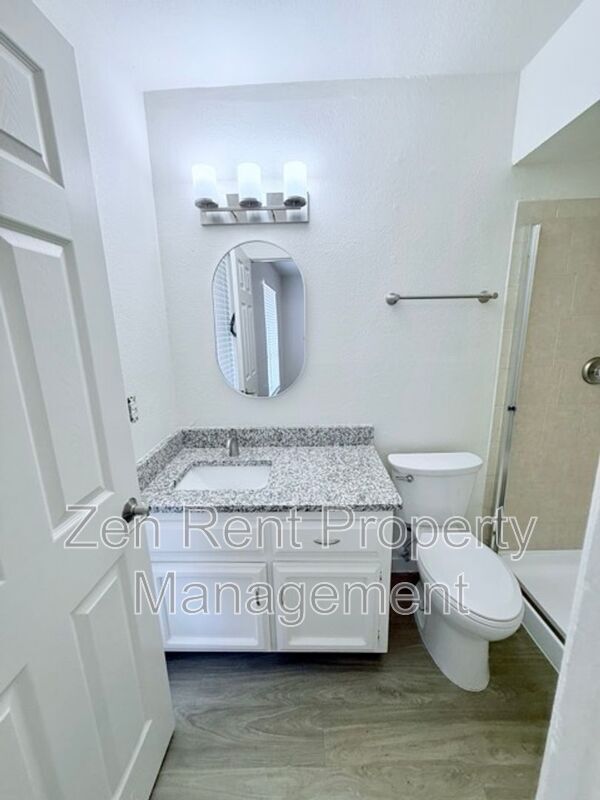 Building Photo - 1044 E Harmony Ave