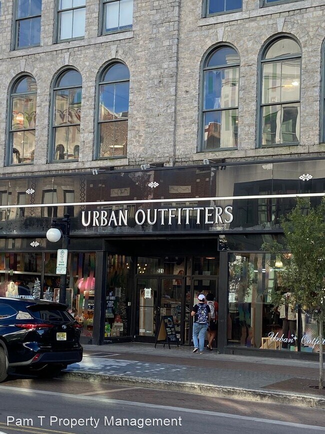 1 br, 1 bath House 321 W Broughton St 1... 321 W Broughton St Savannah GA 31401 Apartment