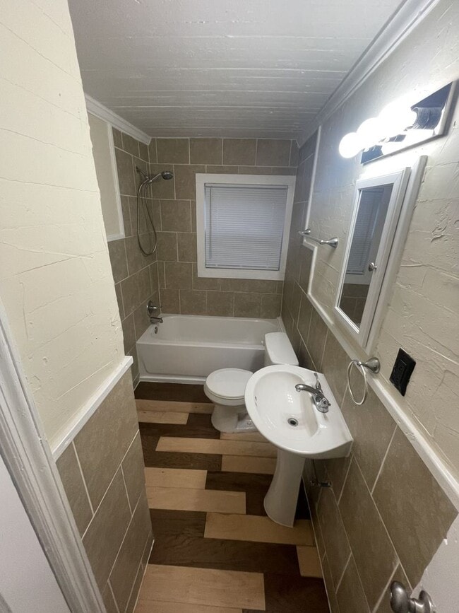Building Photo - 2 Bd 1 Ba Ranch
