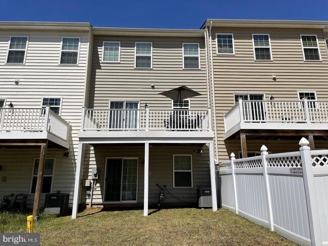 Building Photo - 706 Bunker Ln