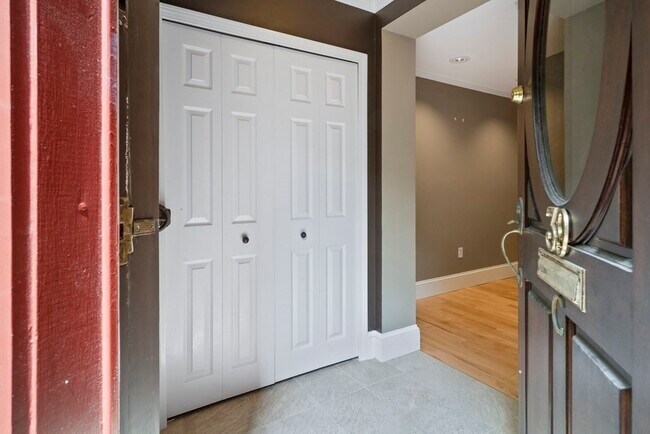 Building Photo - 39 Symphony Rd