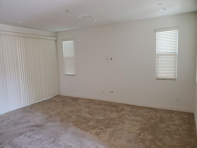 Building Photo - 4 Bedroom 4 Bath Home in The Farm Tract Lo...