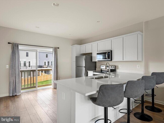 Building Photo - 113 Heyford Dr