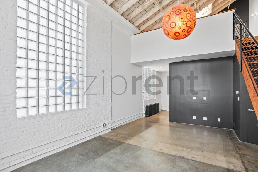 Building Photo - Unit 123