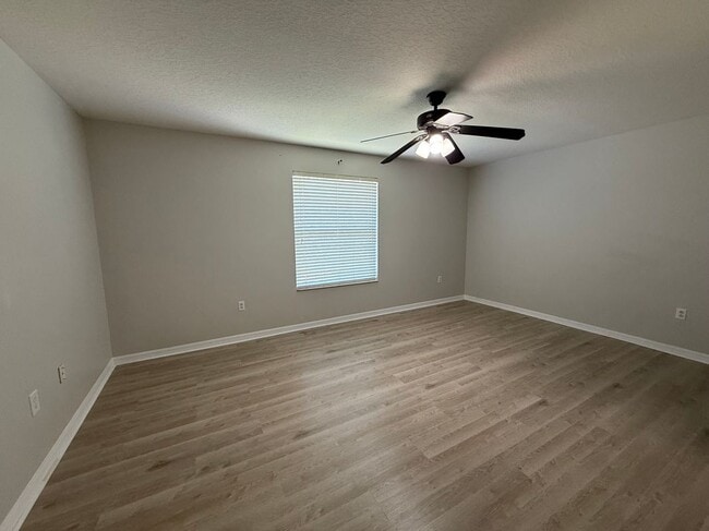 Building Photo - 944 Lost Grove Cir