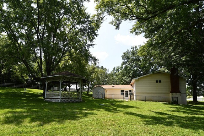 Building Photo - 2706 Christy Ave