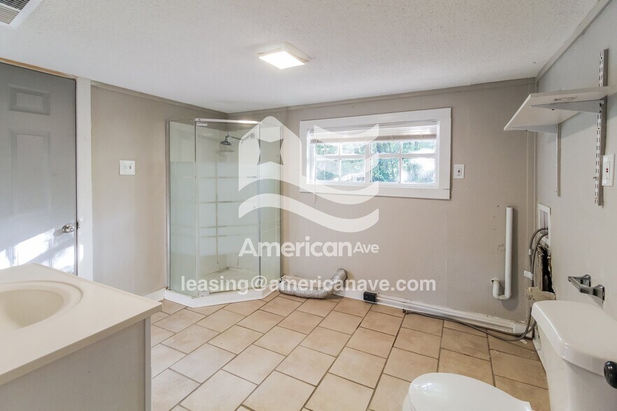 Building Photo - 5739 Springhill Ave