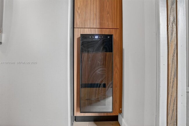 Building Photo - 425 NE 114th St