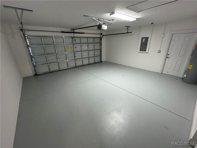 Building Photo - 1411 W Cary Dr
