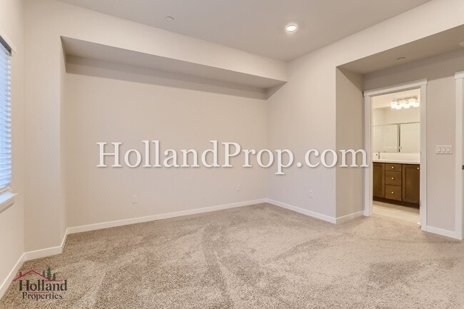 Building Photo - 15974 NW Hosmer Ln