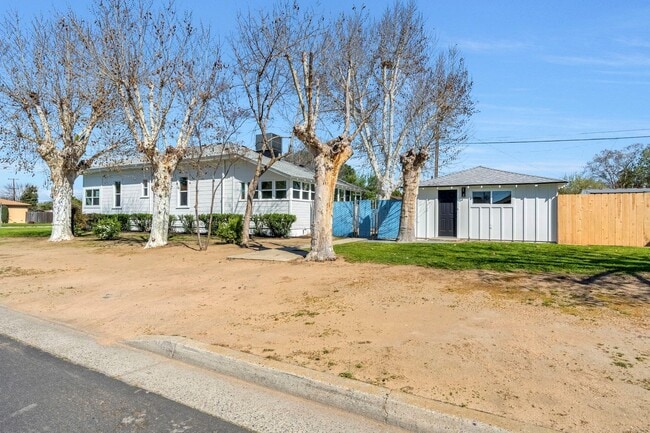 Building Photo - Newly Remodeled JADU for Rent – Modern & Private