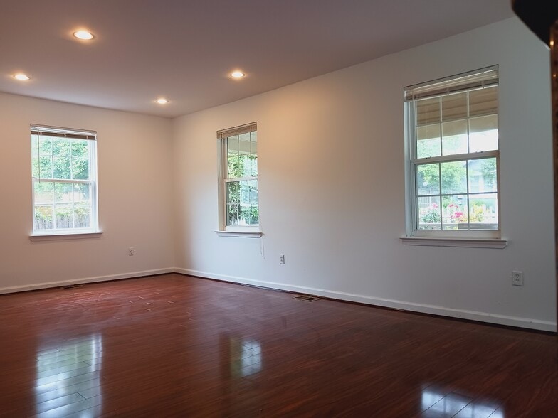 Building Photo - 2603 Hamlin St NE