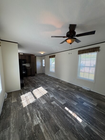 Building Photo - 16 Doe Dr