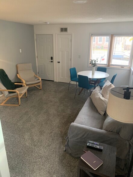 Building Photo - 3321 Bryant Ave S