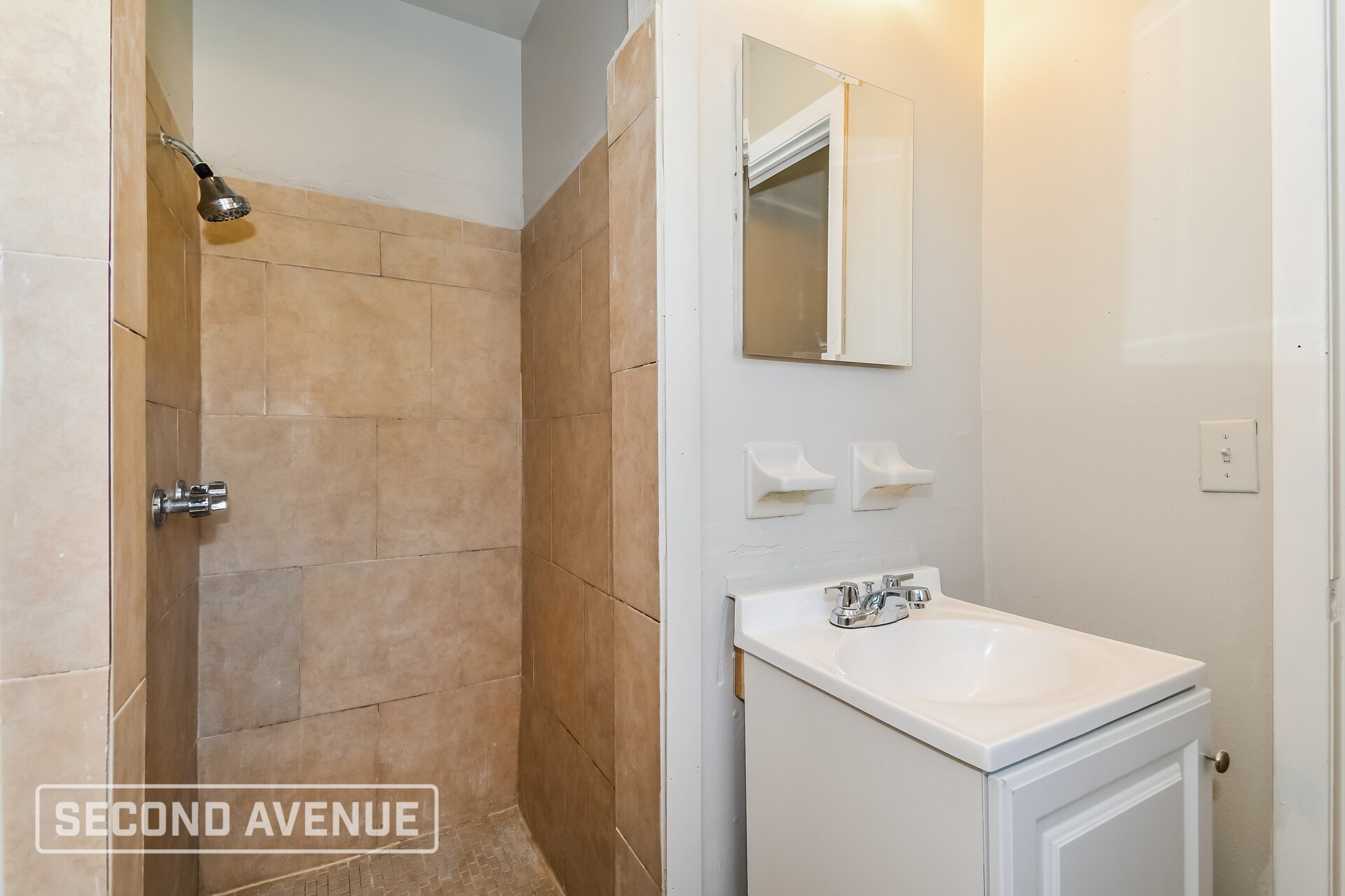 Building Photo - 6536 Manhattan Dr