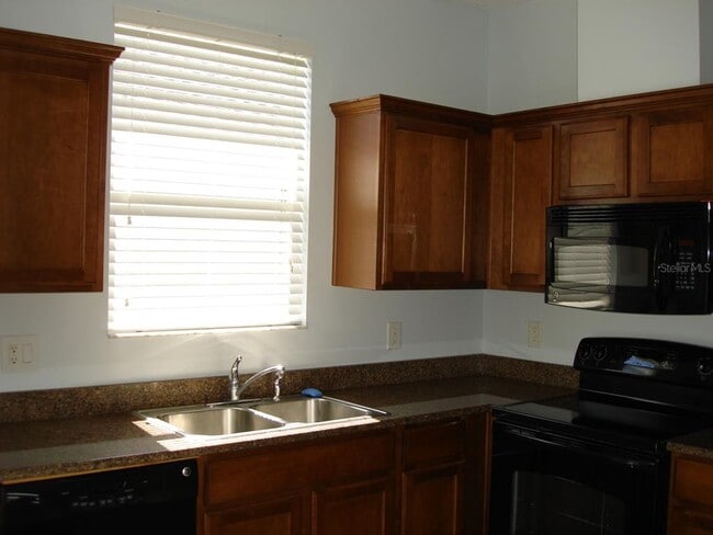 Building Photo - 9630 Baton Rouge Ln