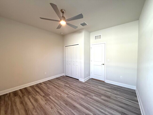 Building Photo - 10819 Pacini Wy