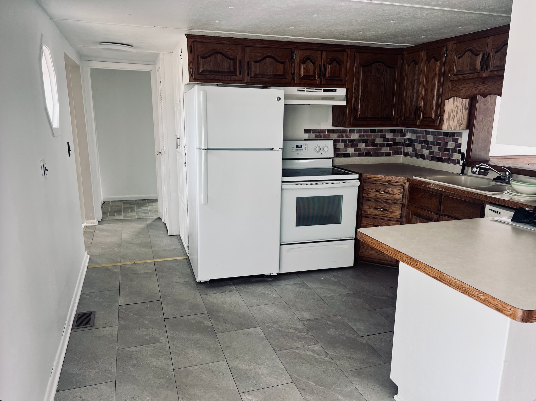 Kitchen. - 13433 County 13