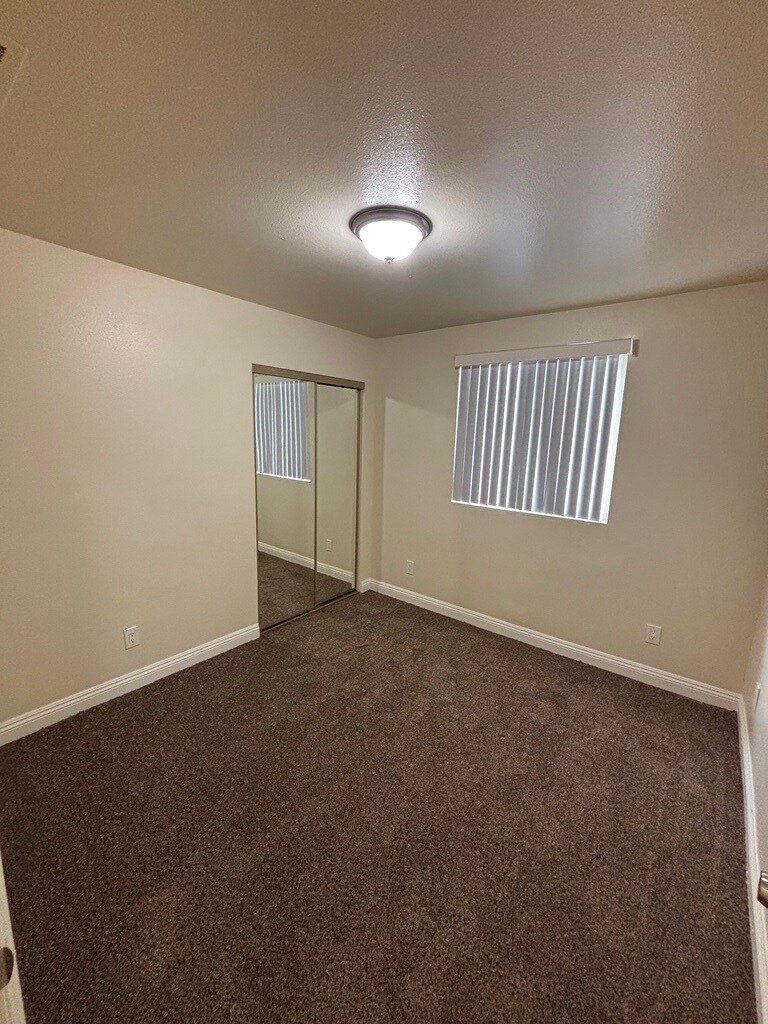 Building Photo - 157 W 89th St