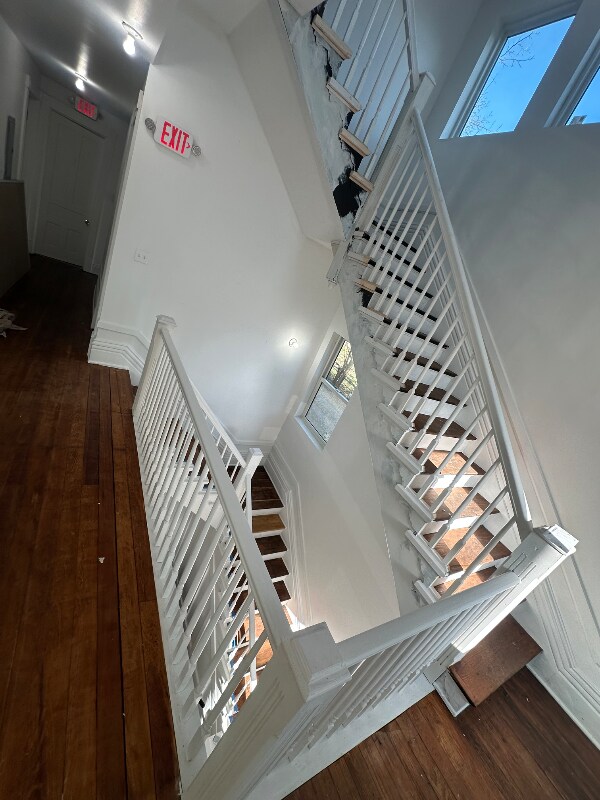 Building Photo - 2567 Bank St