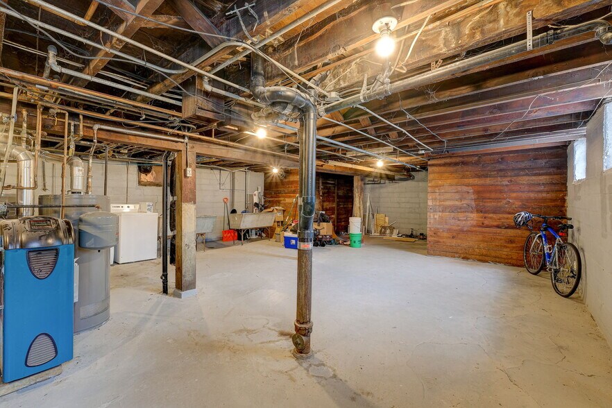 Building Photo - 832 Dayton Ave