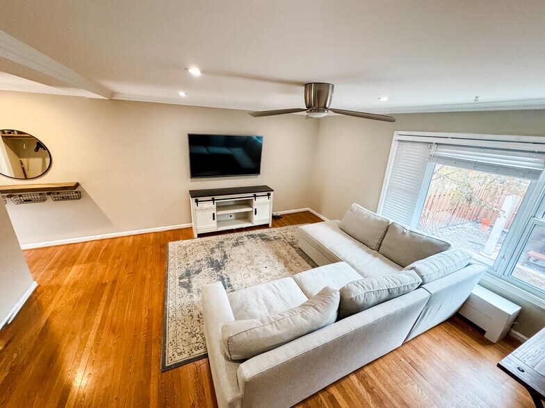 Building Photo - 2963 Sycamore St