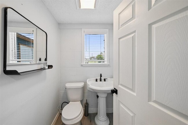 Building Photo - 77 Bayou Vista Dr