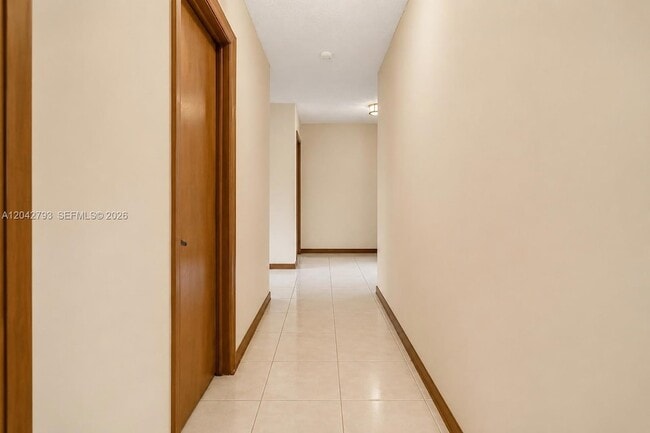 Building Photo - 7365 N Augusta Dr