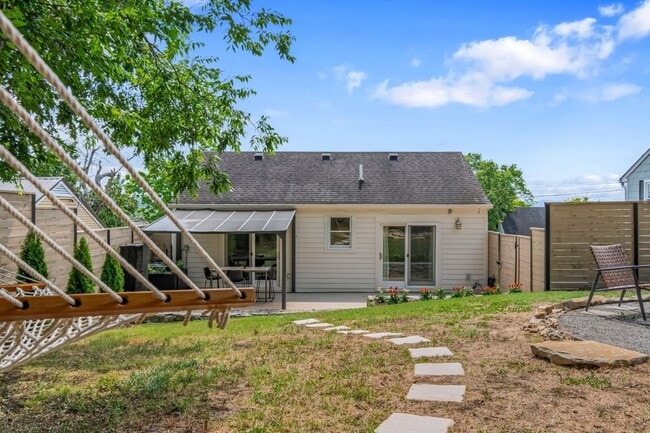 Building Photo - 3804 Lookout Dr