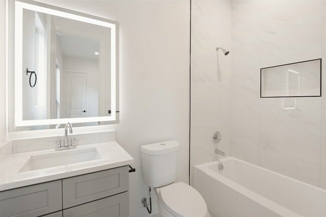 Building Photo - 2654 Mt View Dr