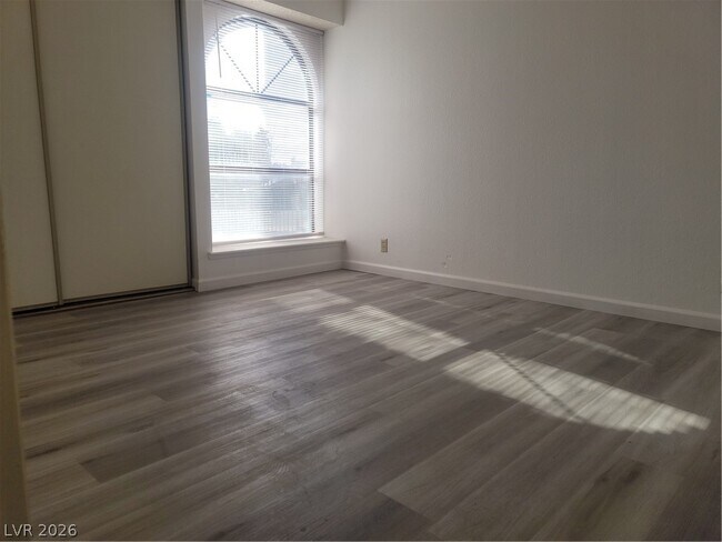 Building Photo - 5712 Swimmer Dr