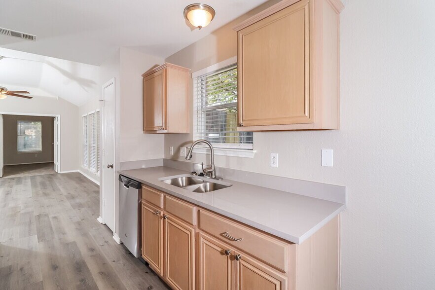 Building Photo - 1213 Misty Meadow Dr