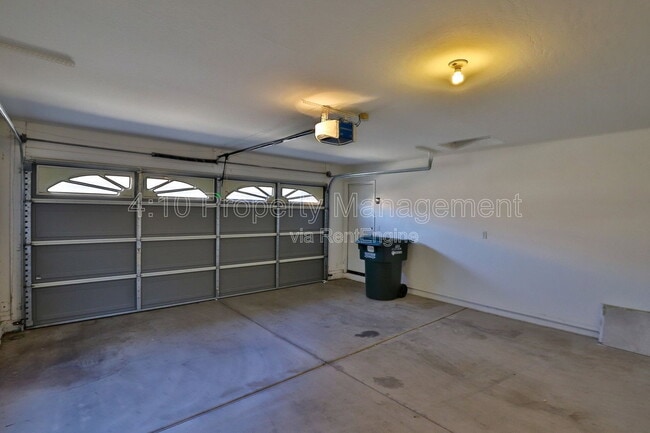 Building Photo - 15606 N 33rd Pl