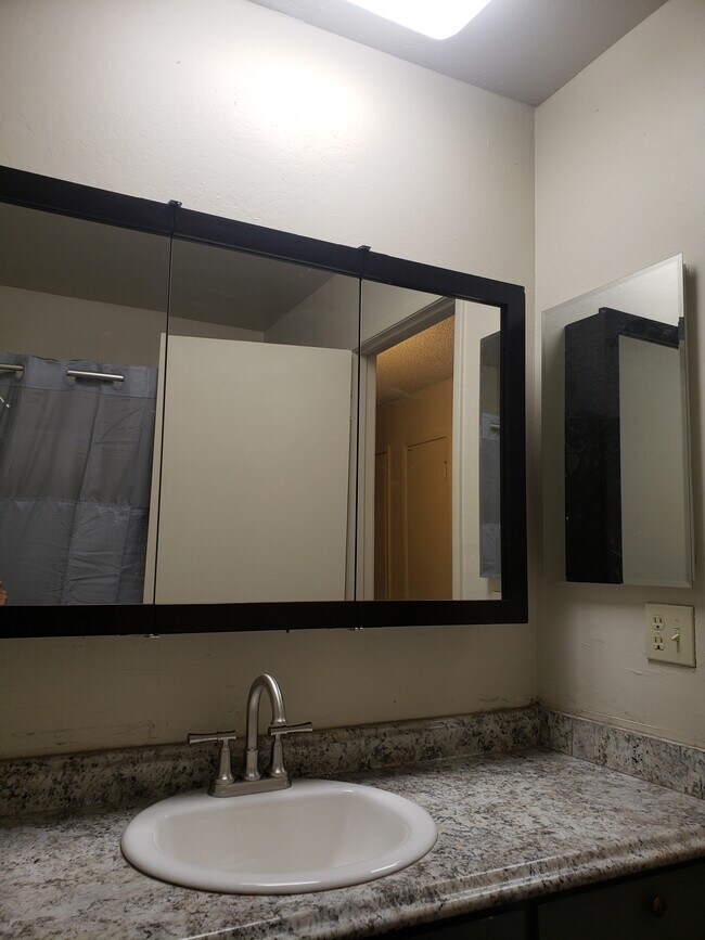 Common BR. - 4260 Clayton Rd