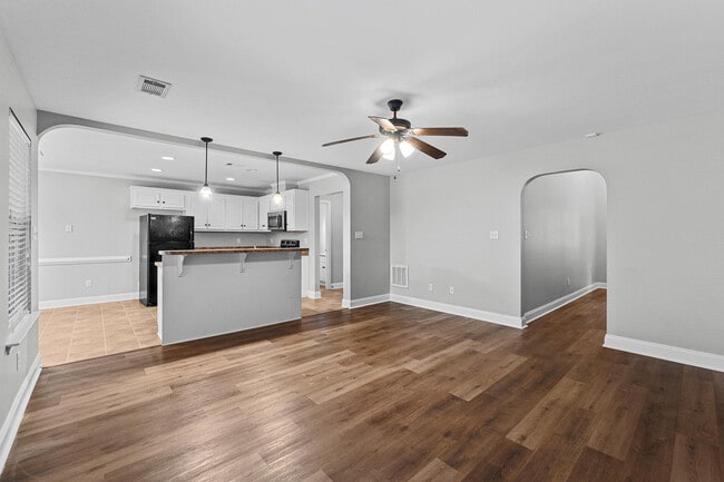 Building Photo - 1132 Sierra Ln