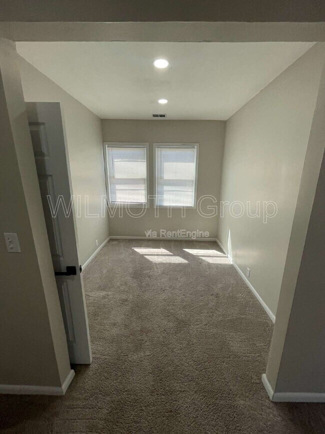 Building Photo - 321 E 31st St