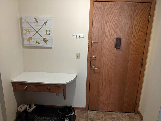 Building Photo - 2000 Sharon Ave SE