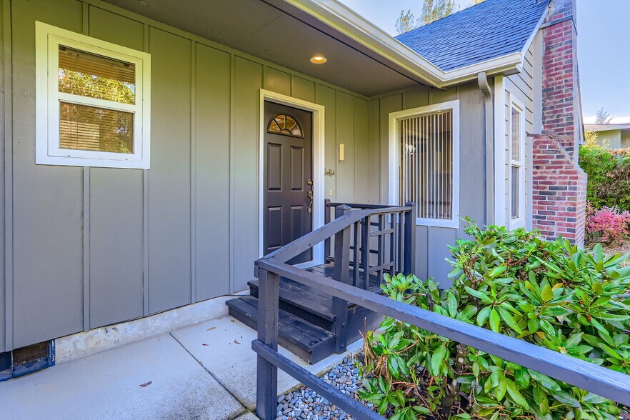 Building Photo - 6218 SW Garden Home Rd