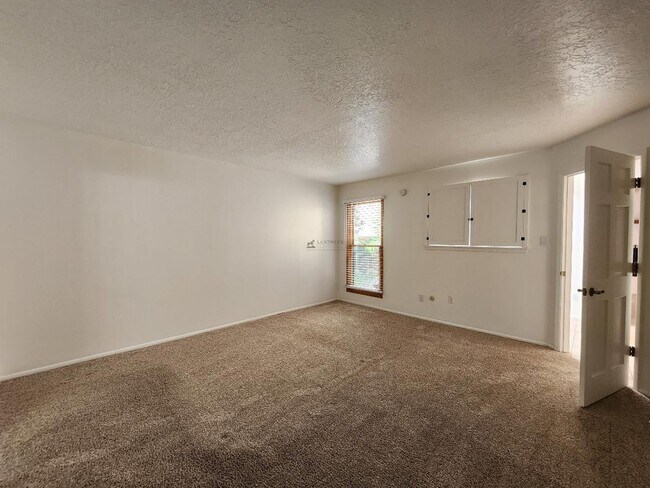 Building Photo - 2972 Plaza Azul