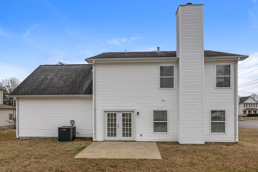 Building Photo - 2136 Blake Dr