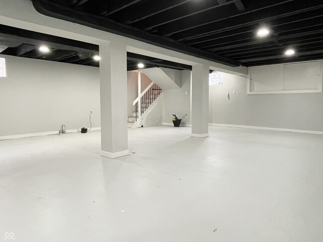 Building Photo - 964 N Lesley Ave