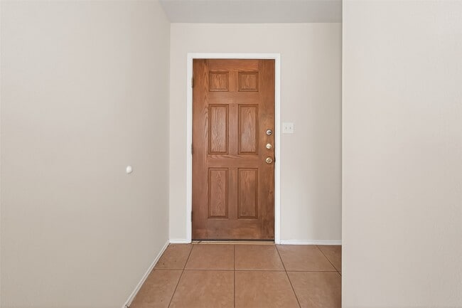 Building Photo - 5719 Clerkenwell Dr