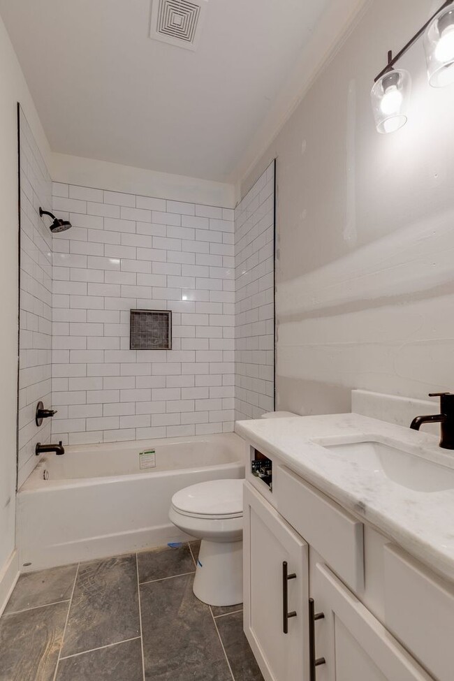Building Photo - Modern Nations Home | 2 Bed, 2 Bath | 900 ...