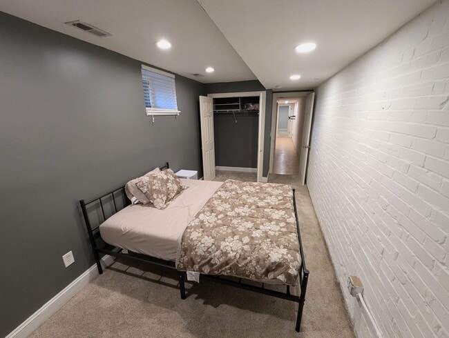 Building Photo - Exquisite Home in Lafayette Square - $500 off Deposit & 1st Month's Rent!