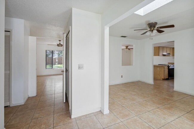 Building Photo - 14907 Coldwater Ln