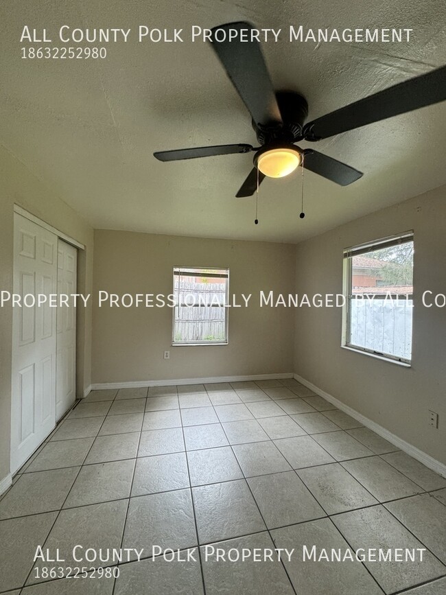 Building Photo - 3 Bedroom 1 Bath Home in St. Pete!