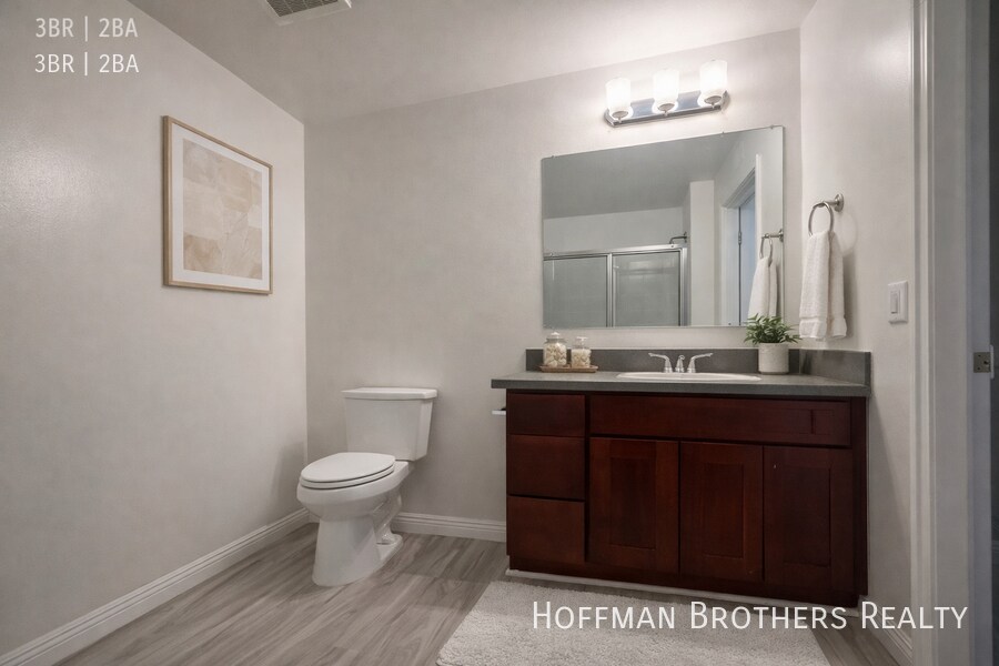 Building Photo - 6829 Simpson Ave