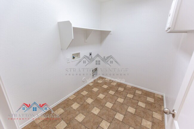 Building Photo - 110 Cholla St